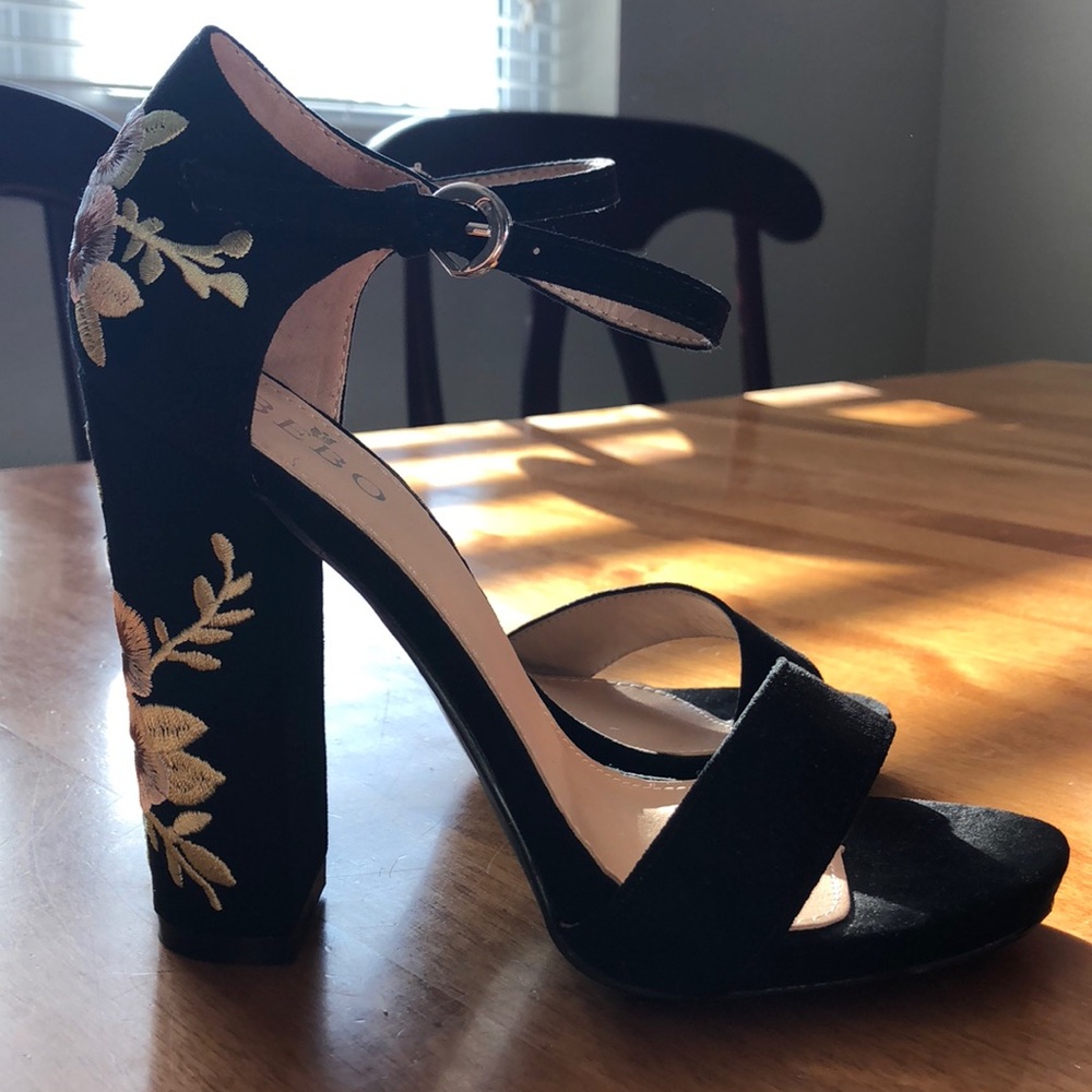Lulu’s size 7.5 embroidered heels